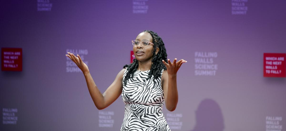 Presenting woman at the FWL-final in Berlin